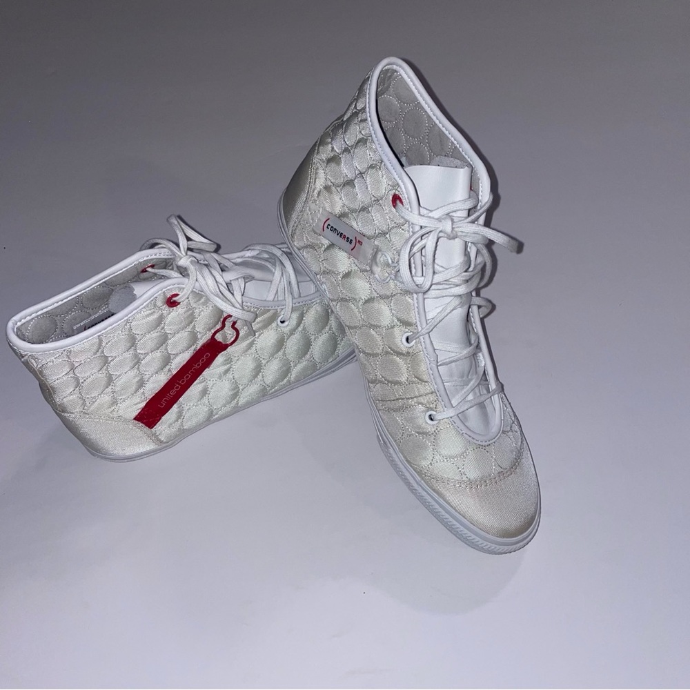 CONVERSE CHUCK TAYLOR x UNITED BAMBOO
white high tops
Size: 9.5